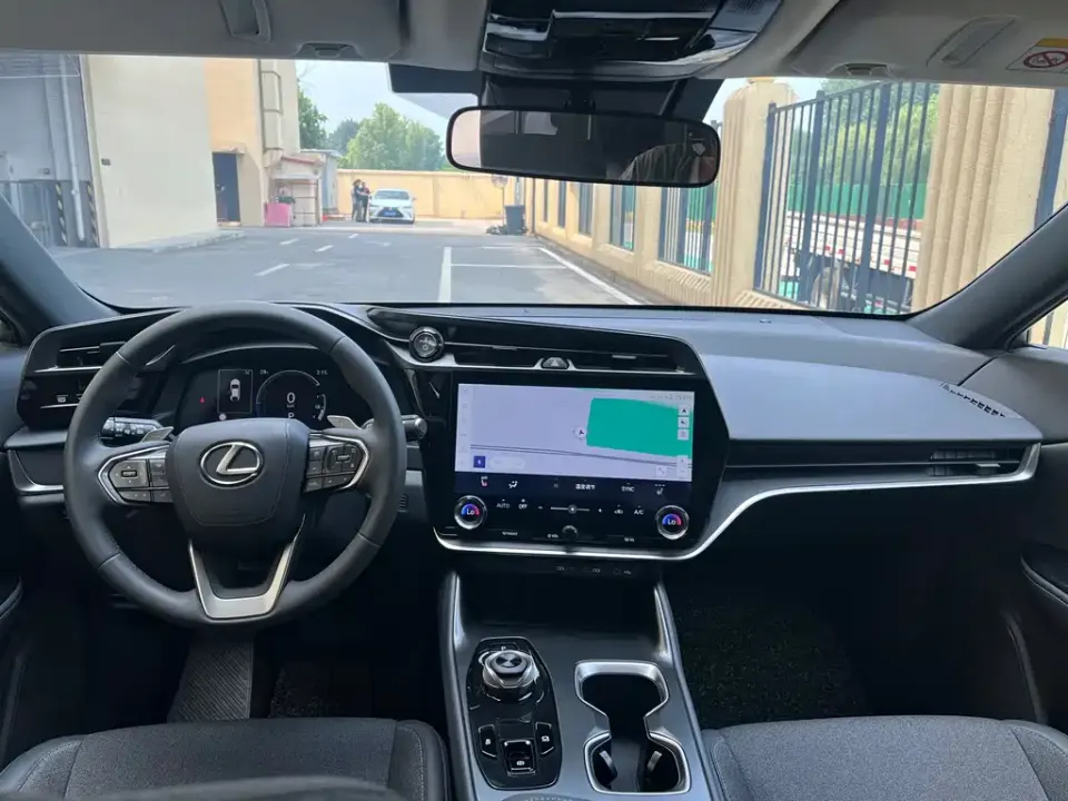 Lexus RZ