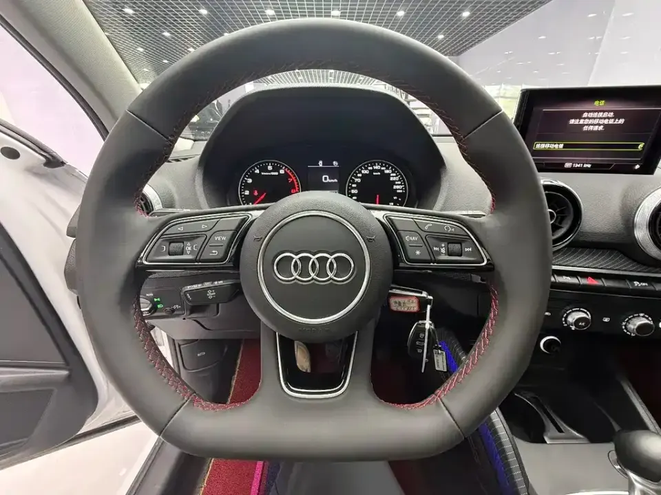 Audi Q2L