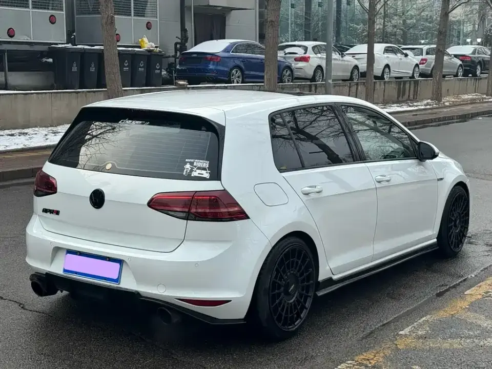 Volkswagen Golf GTI