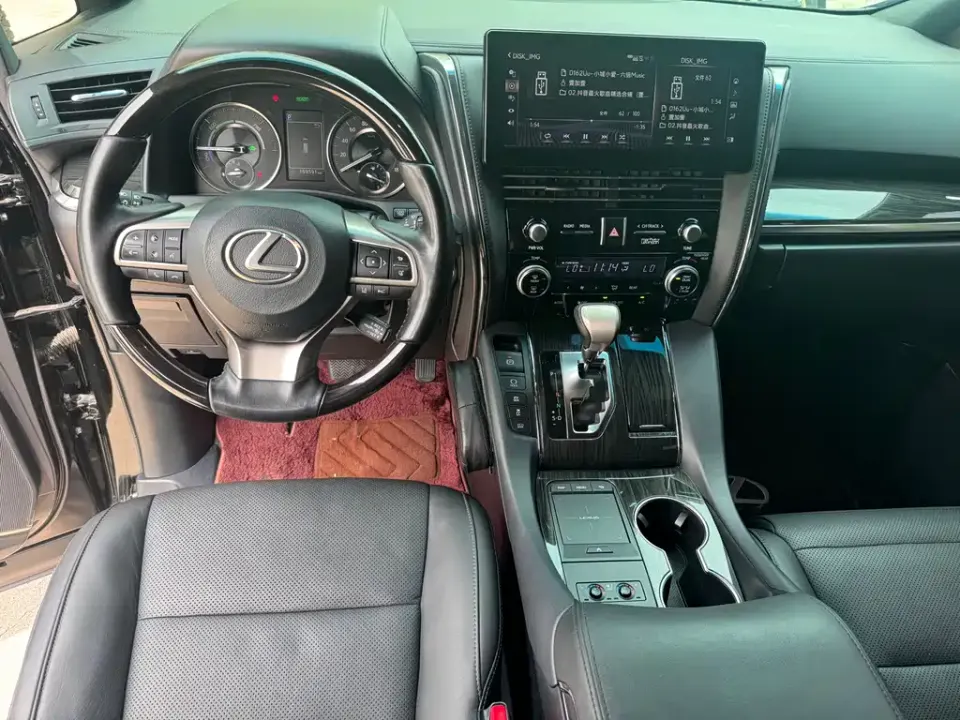 Lexus LM