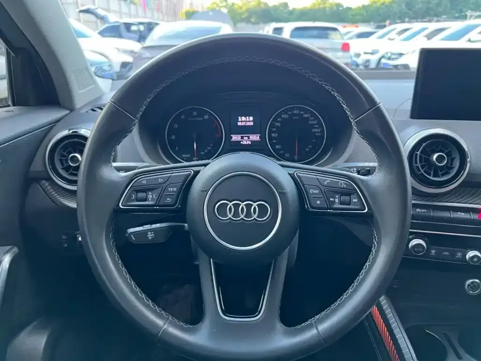Audi Q2L