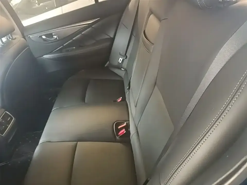 Infiniti Q50L