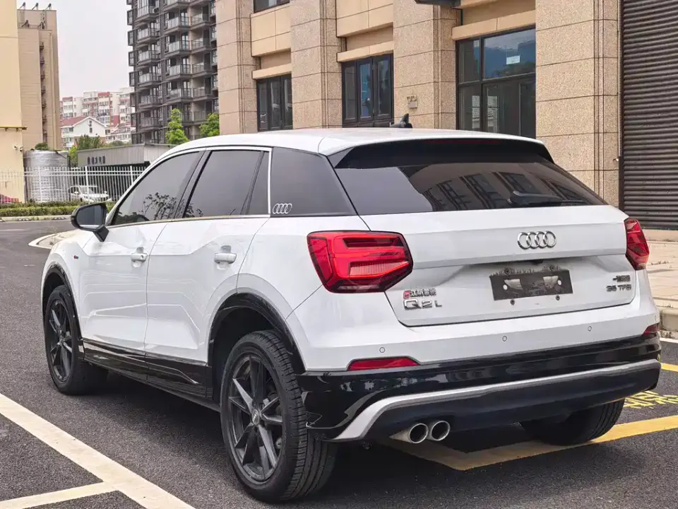 Audi Q2L