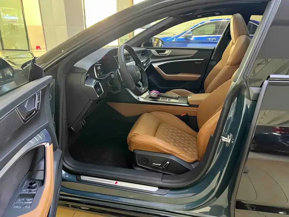Audi A7L