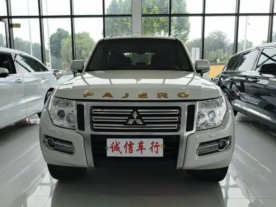 Mitsubishi Pajero (Import)