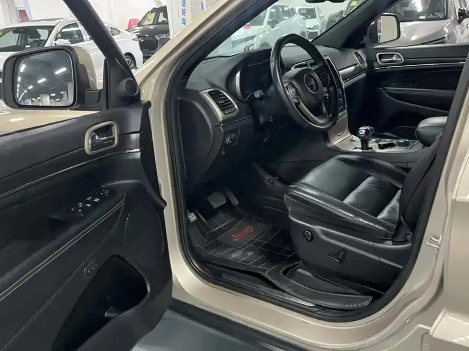Jeep Grand Cherokee (Import)
