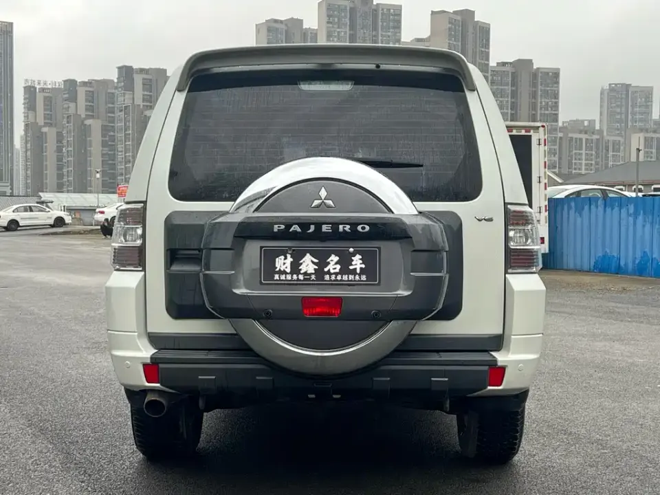 Mitsubishi Pajero (Import)