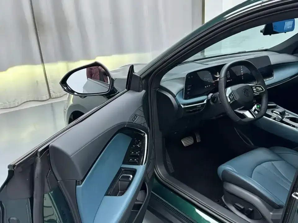 MG MG7
