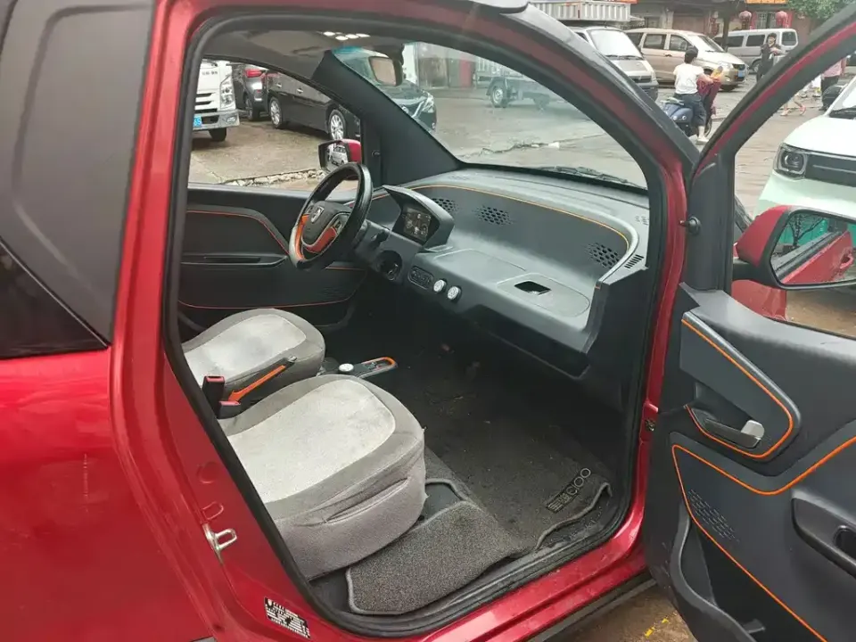 Baojun E100