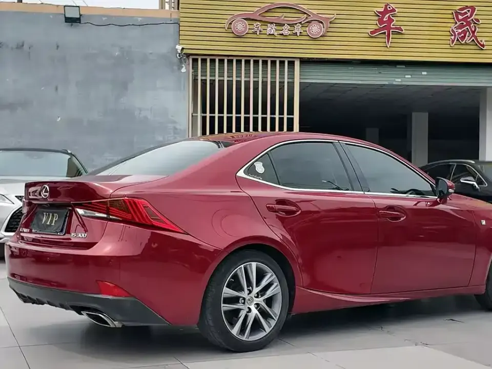 Lexus IS