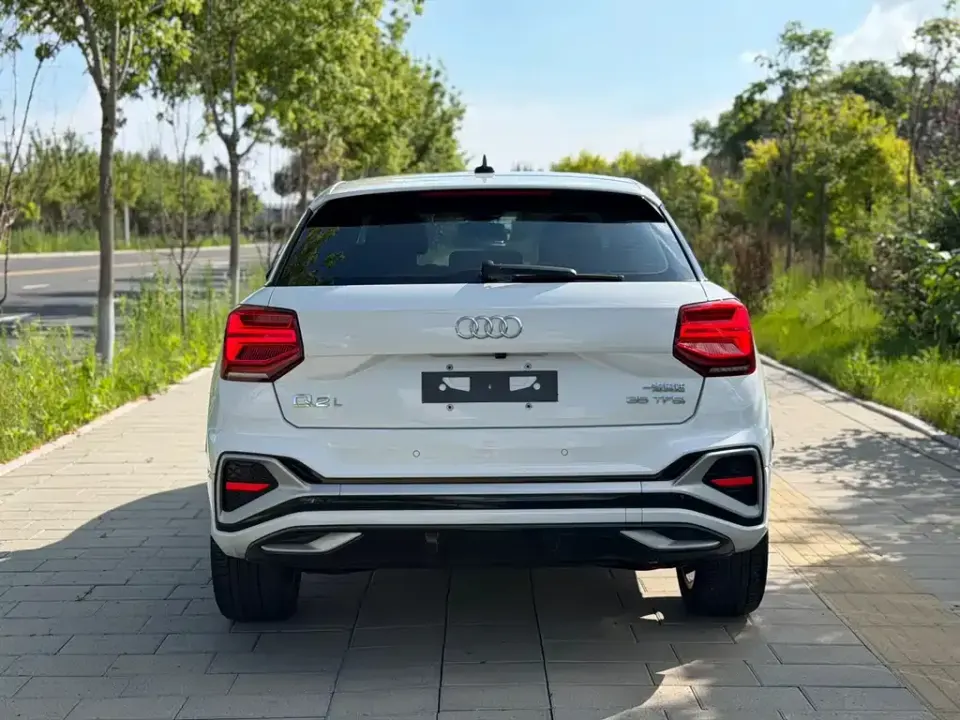 Audi Q2L
