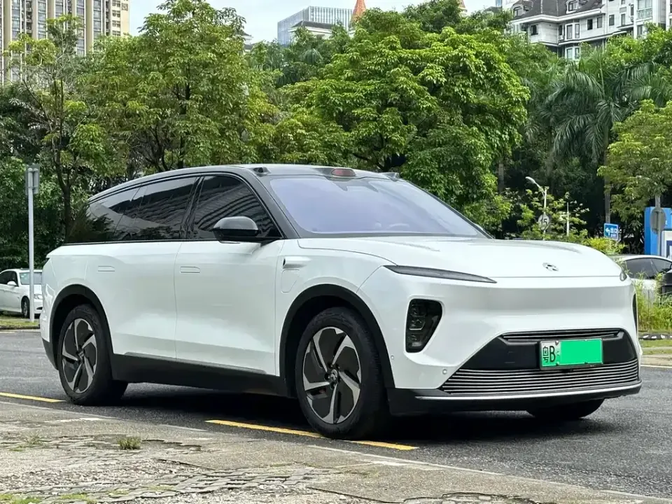 Nio ES8