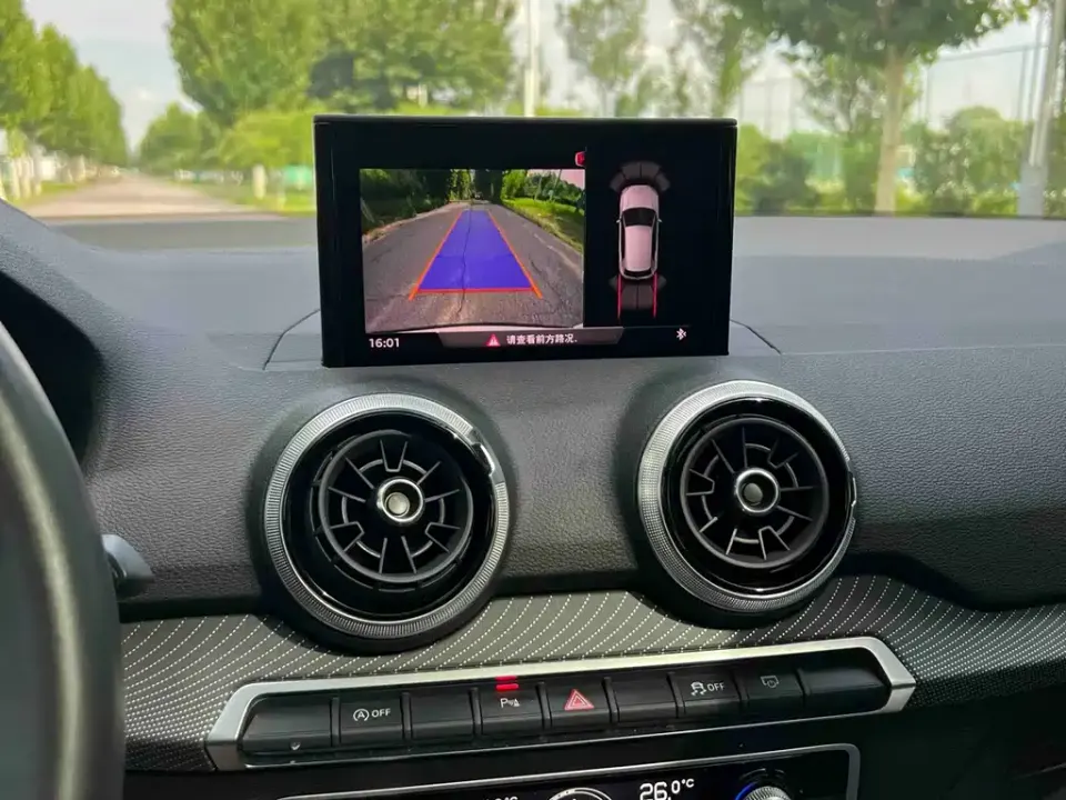 Audi Q2L