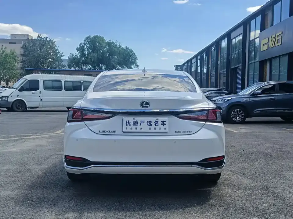Lexus ES