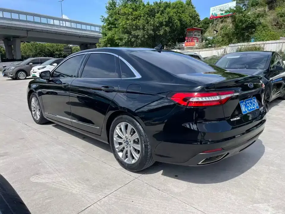 Ford Taurus