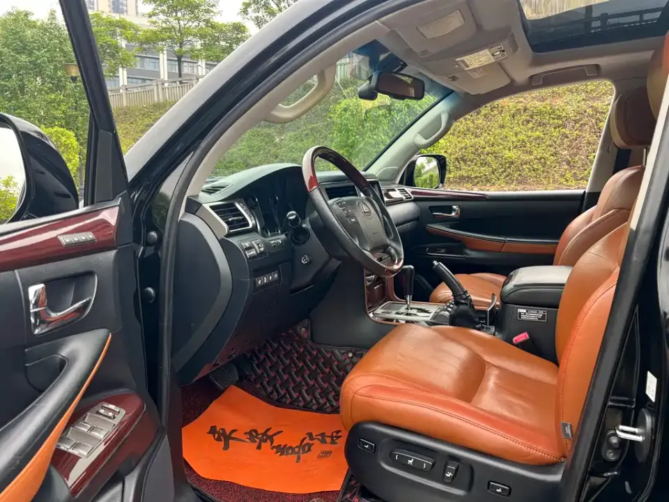 Lexus LX