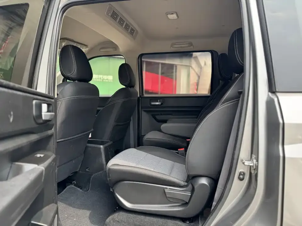 Wuling Hongguang Plus