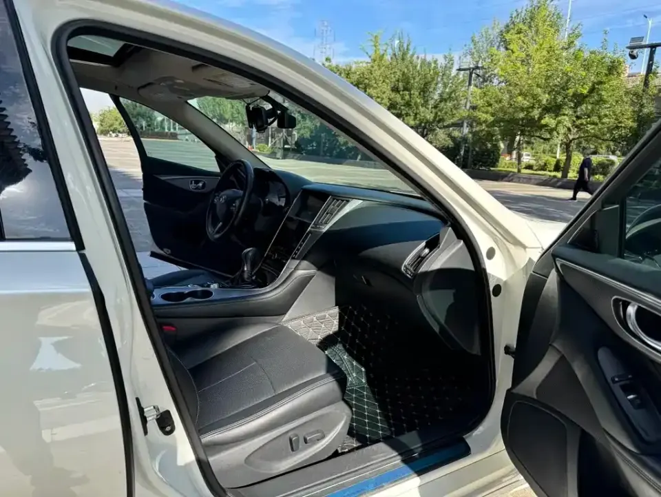 Infiniti Q50L