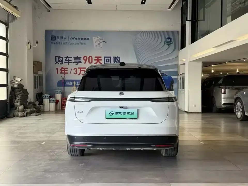 Nio ES8