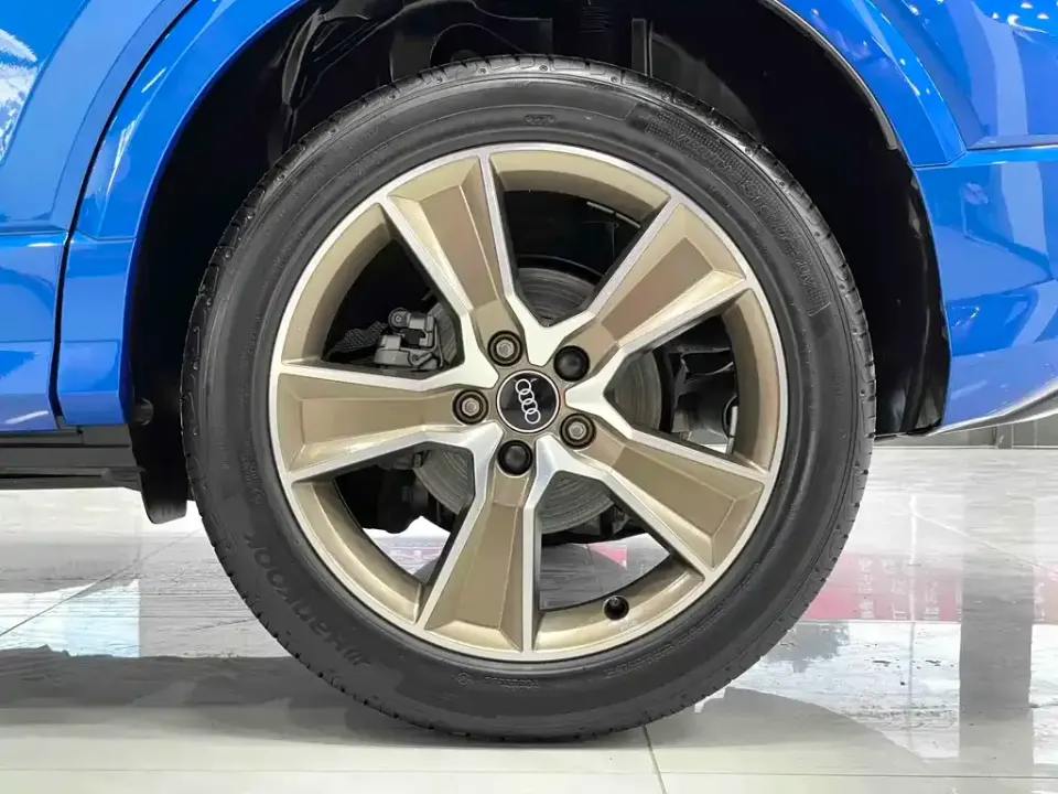 Audi Q2L