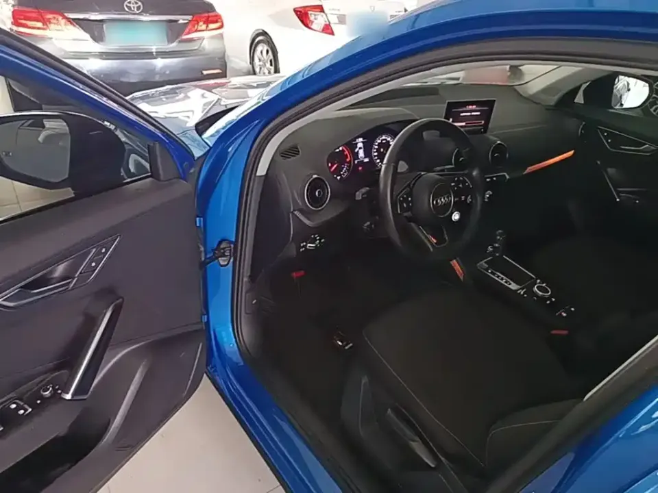 Audi Q2L