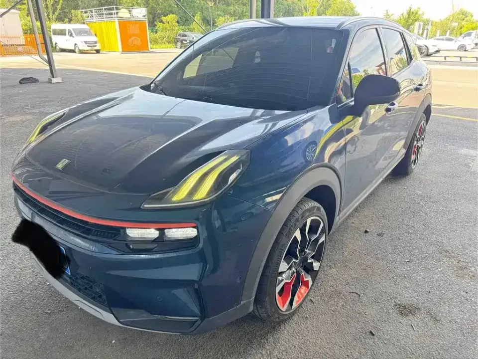 Lynk & Co 06