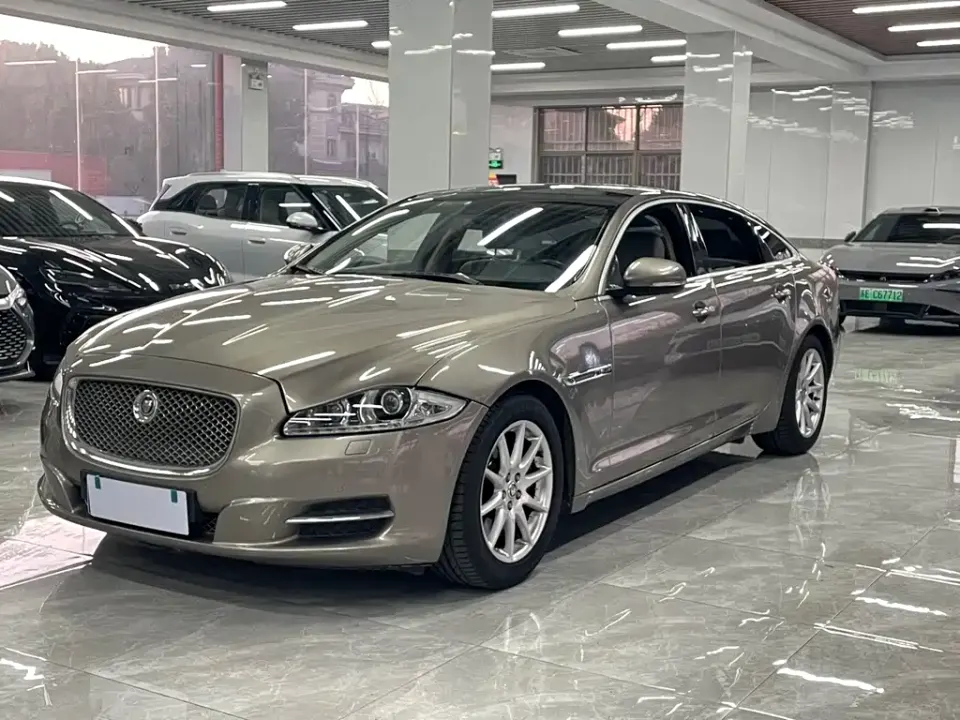 Jaguar XJ