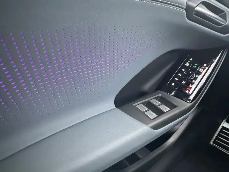 Audi Q6L e-tron