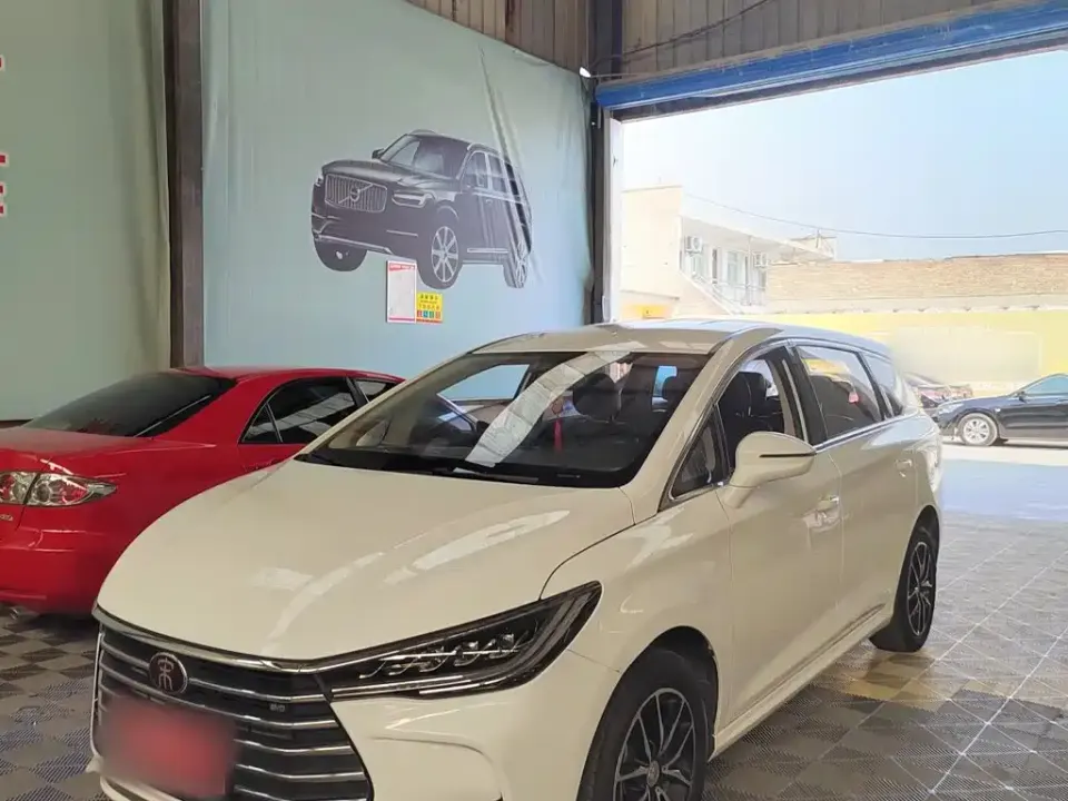 BYD MAX