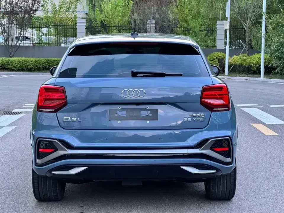 Audi Q2L