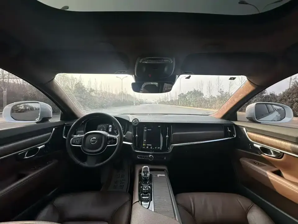 Volvo V90