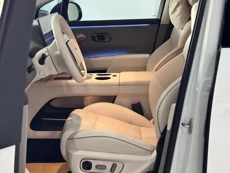 Li Li i8