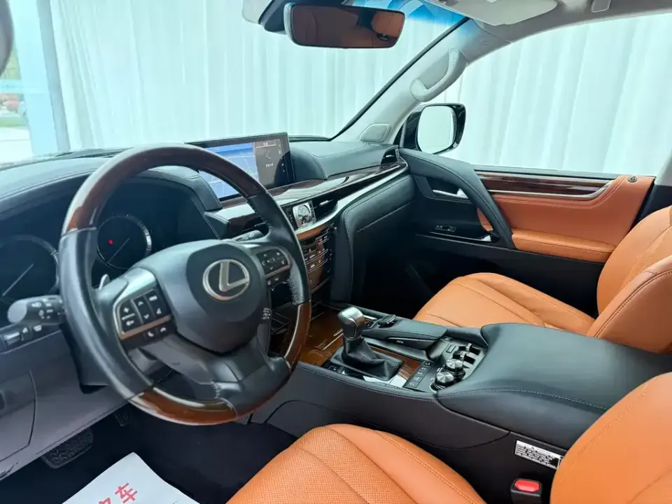 Lexus LX