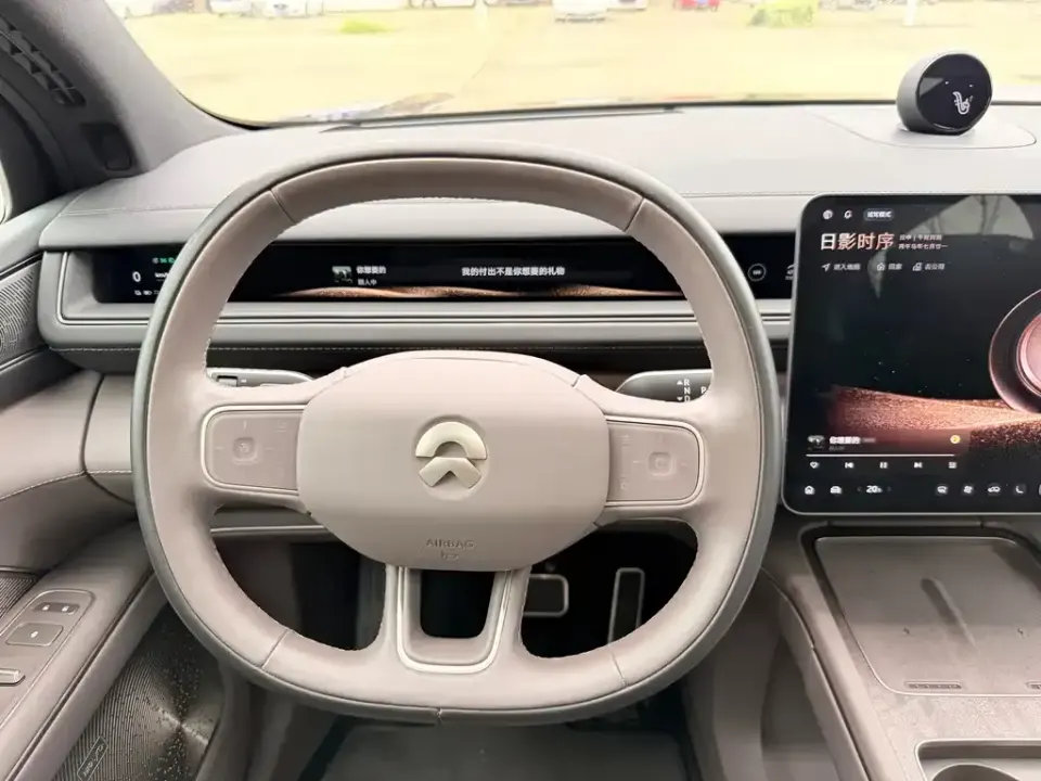 Nio ES8
