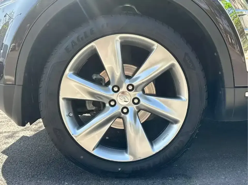 Infiniti QX70