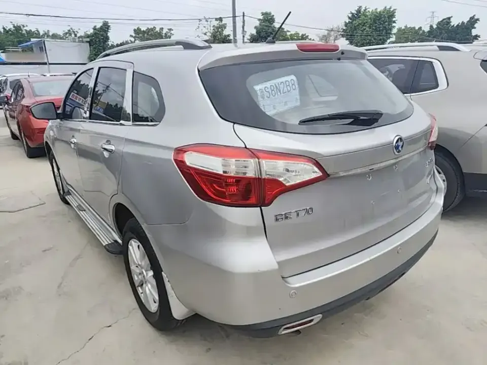 Venucia T70
