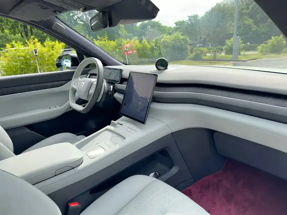 Nio ES8