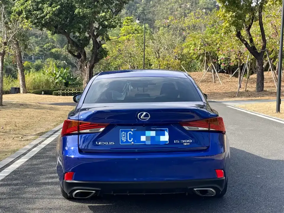 Lexus IS