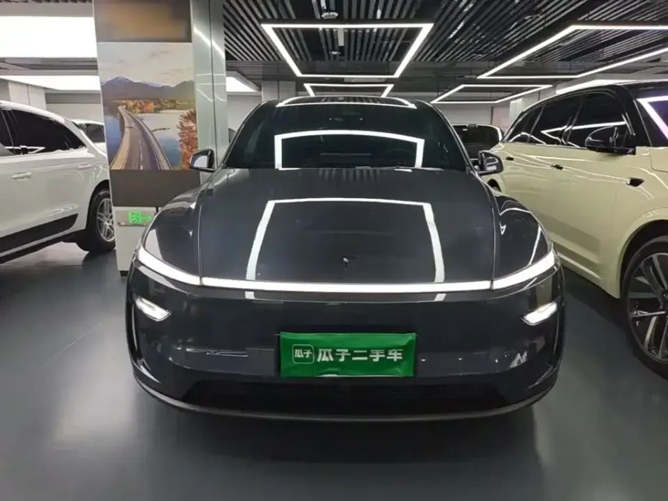 Tesla Model Y L