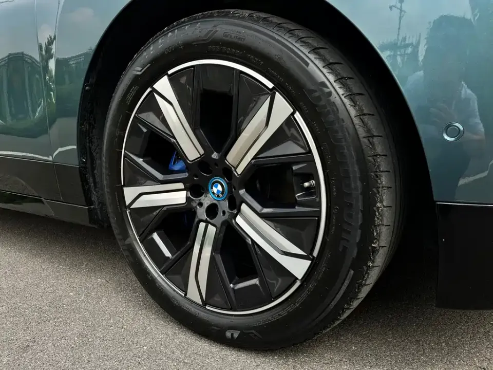 BMW iX