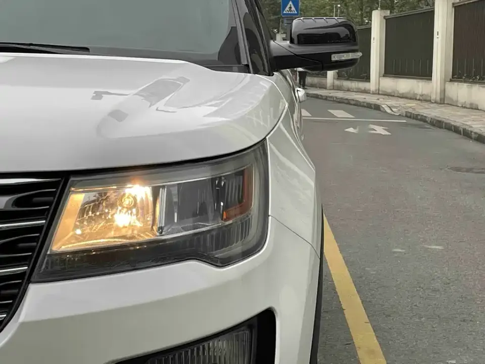 Ford Explorer (Import)
