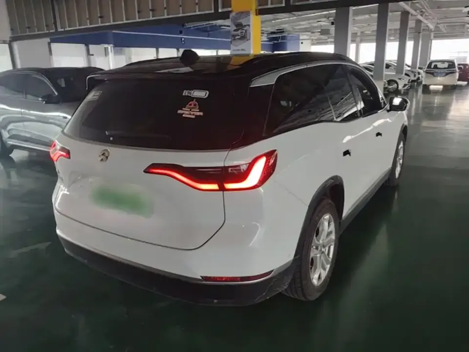 Nio ES8