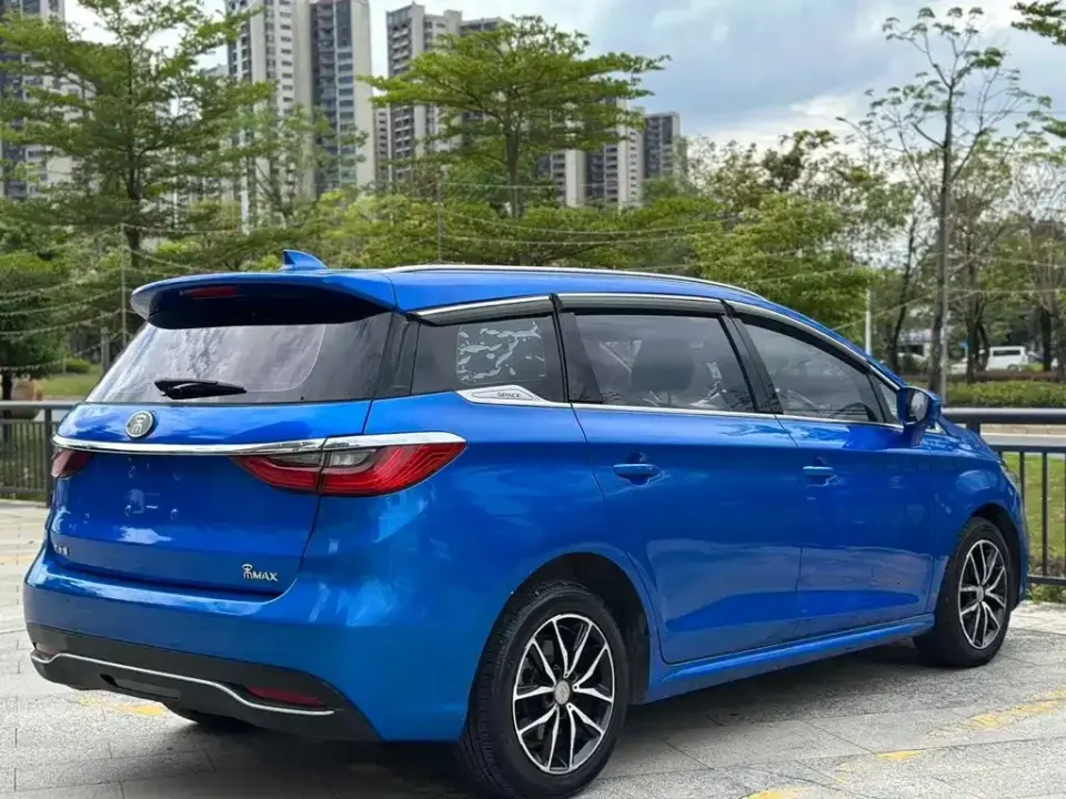 BYD MAX