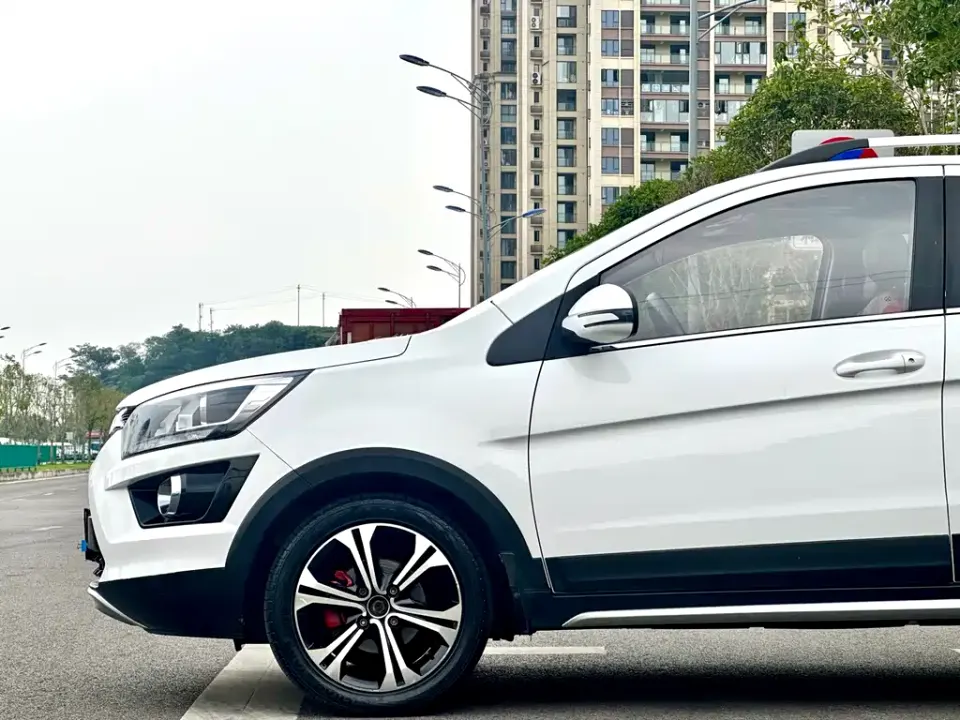 BAIC Senova X25