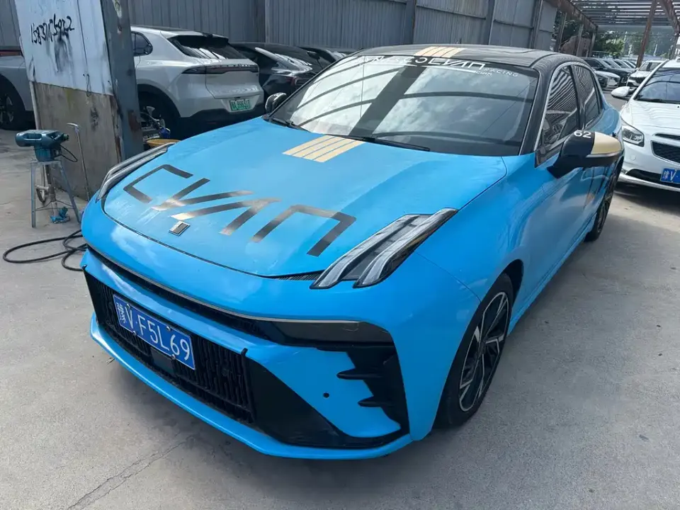 Lynk & Co 03