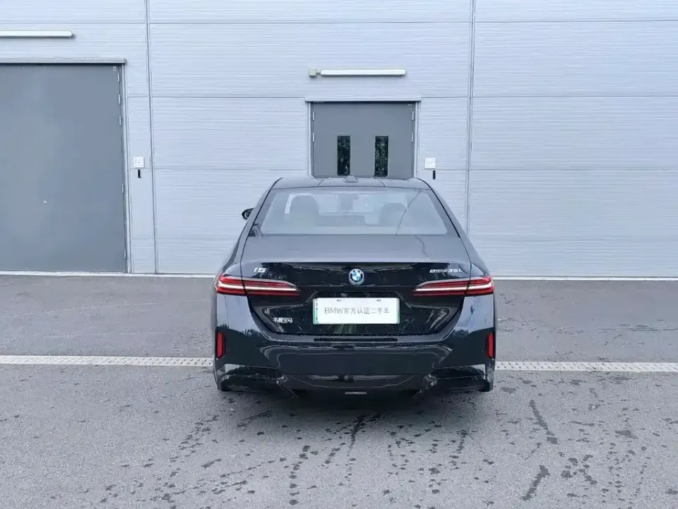 BMW i5
