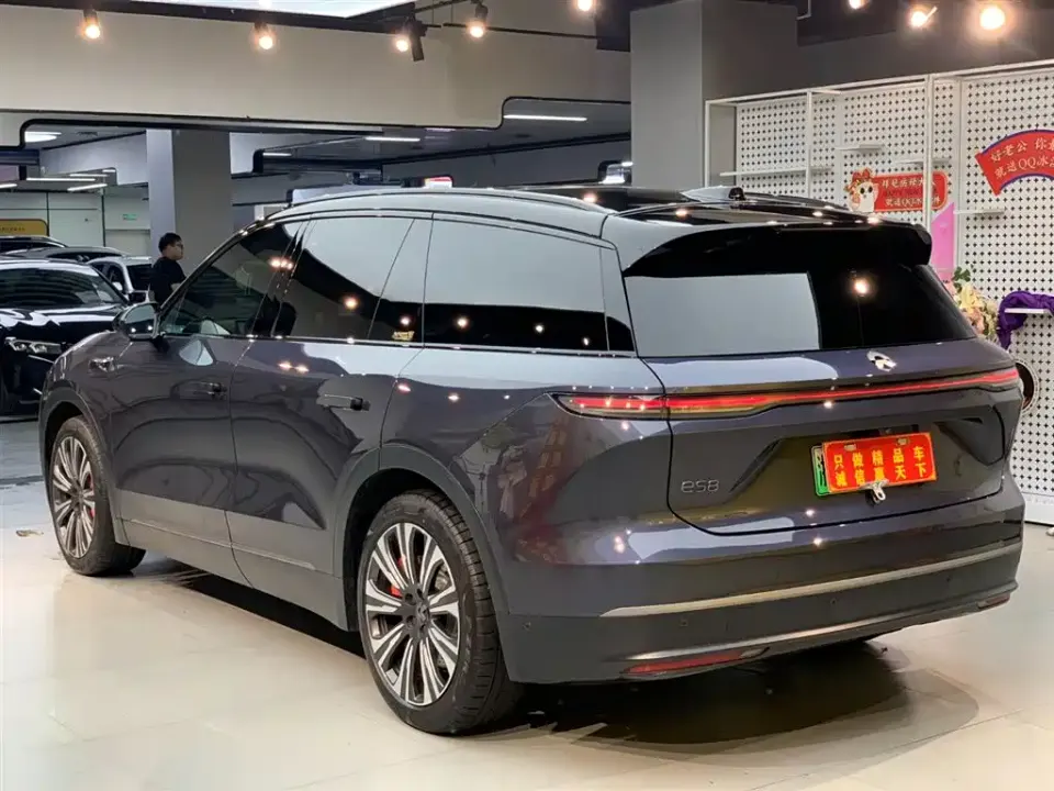 Nio ES8