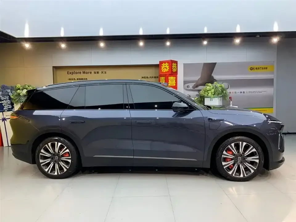 Nio ES8