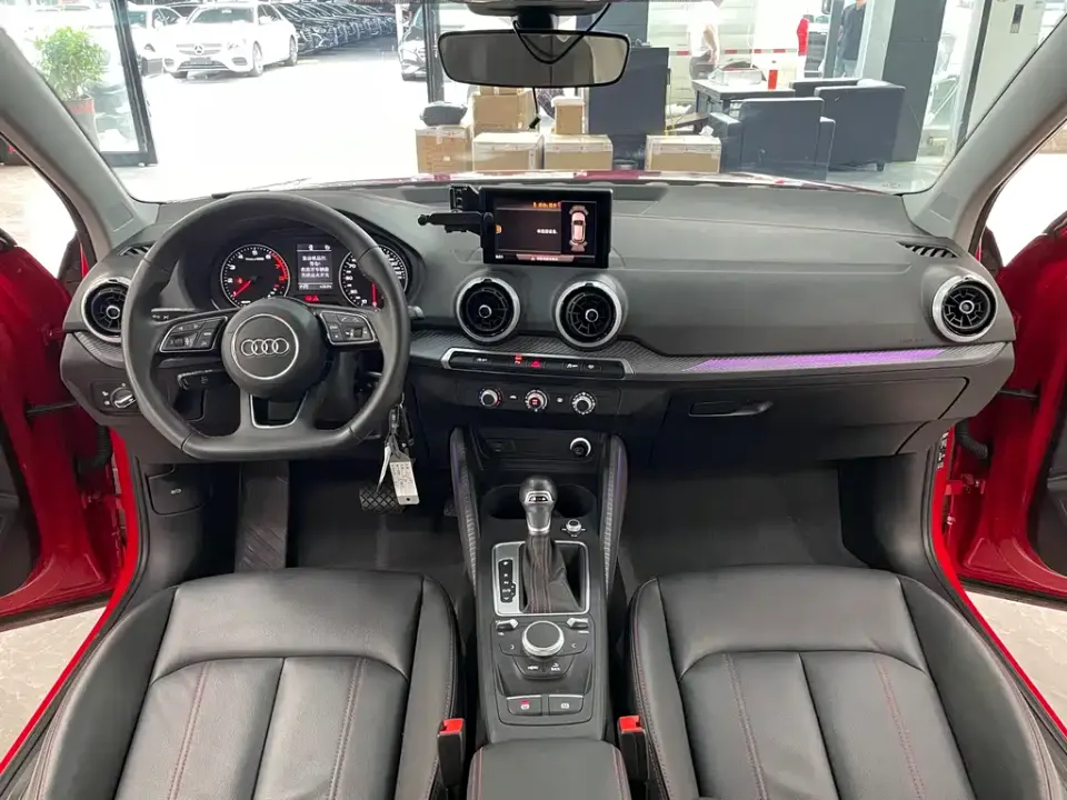 Audi Q2L