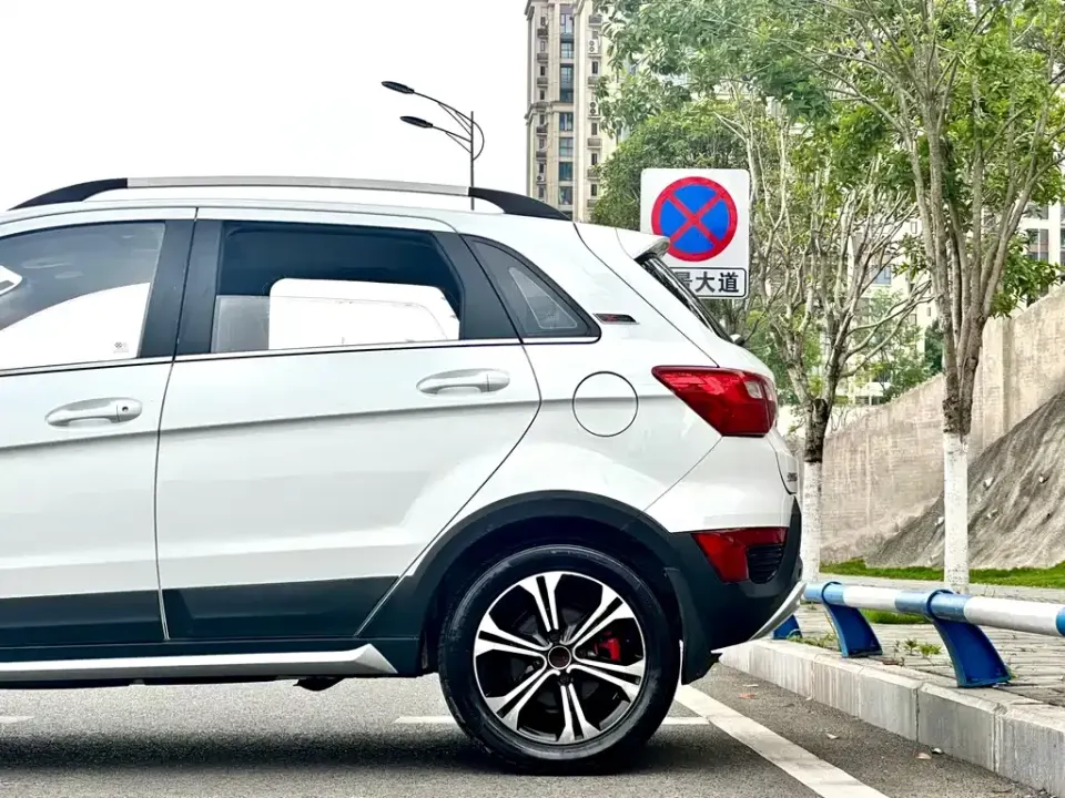 BAIC Senova X25